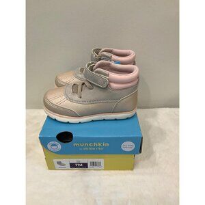 Munchkin by Stride Rite Girl's size 7M Harry Boots Ivory Pink, NEW